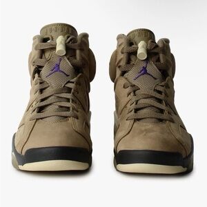 Jordan Men's Tan and Purple Sneakers